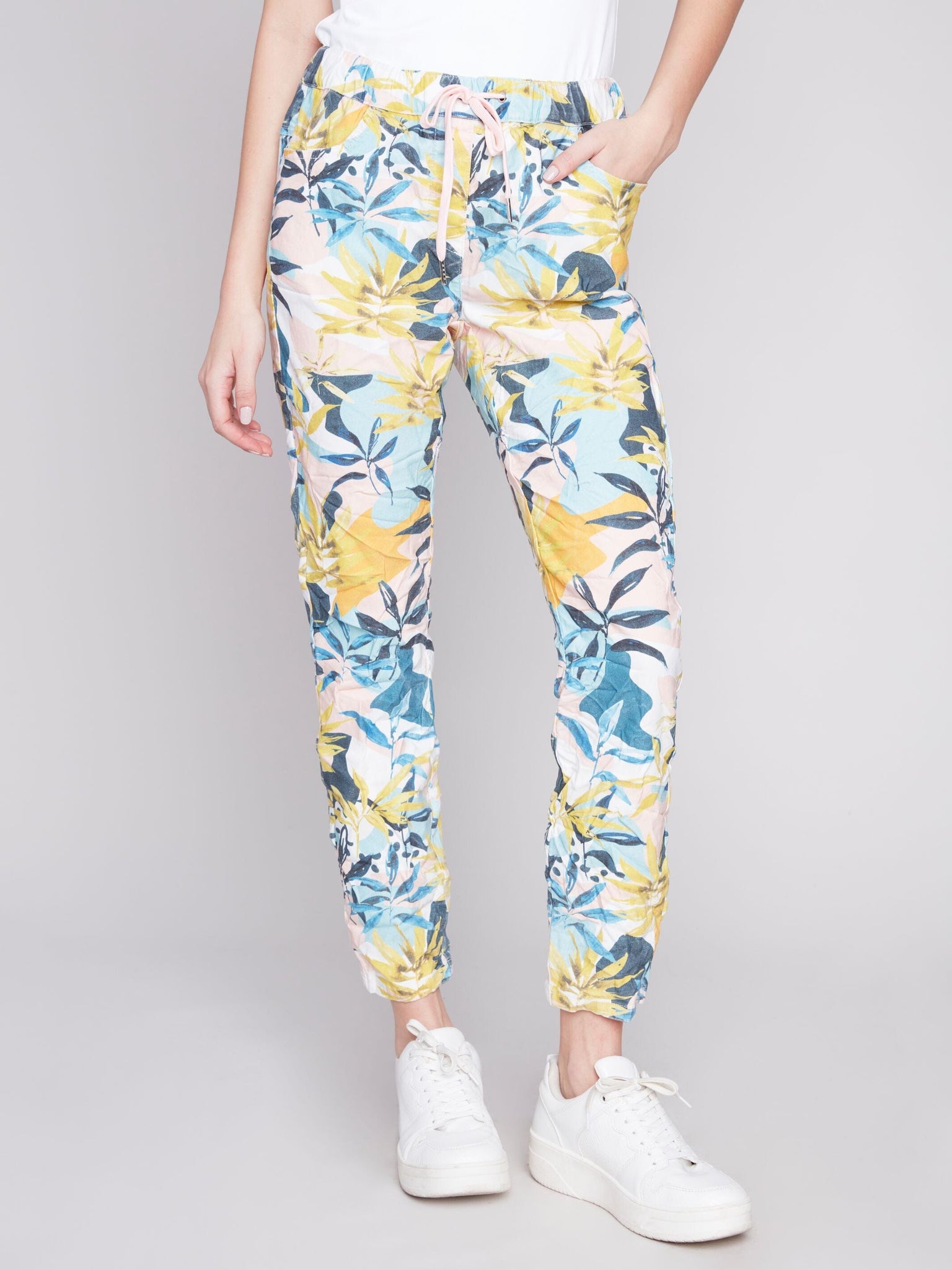 TROPICAL PRINT CRINKLE PULL ON CROPPED JOGGER Jogger Charlie B. XS Multi/Tropical Leaf 