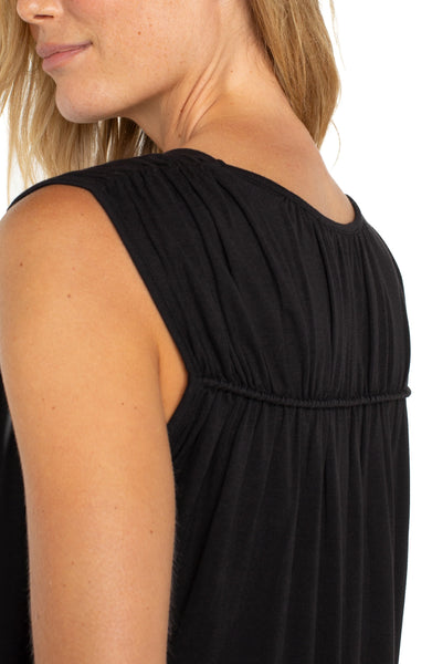 SLEEVELESS SHIRRED BLACK DETAIL KNIT TOP