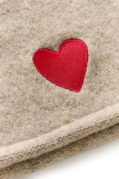 BEIGE BEANIE WITH RED HEART CULTURE 