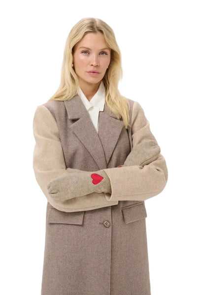 BEIGE MITTENS WITH RED HEART CULTURE 