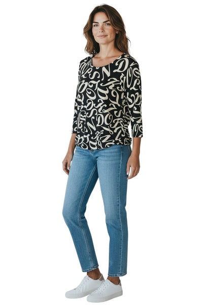 BLACK AND WHITE LETTER PRINT TOP Top Bali 