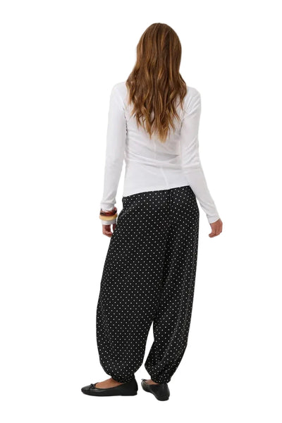 BLACK JOGGER PANT WITH WHITE POLKA DOTS Blouse Kaffe 