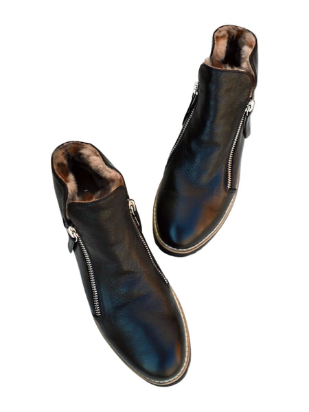 BLACK LEATHER ANKLE BOOT WITH SIDE ZIPPERS AND FAUX FUR LEOPARD LINING Shoes Django & Juliette 