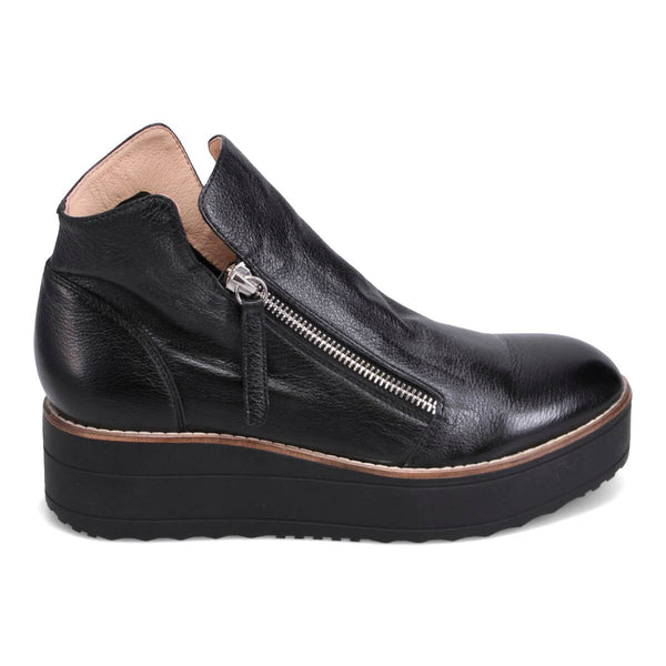 BLACK LEATHER ANKLE BOOT WITH SIDE ZIPPERS Shoes Django & Juliette 