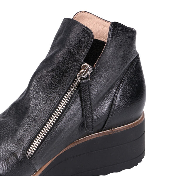 BLACK LEATHER ANKLE BOOT WITH SIDE ZIPPERS Shoes Django & Juliette 