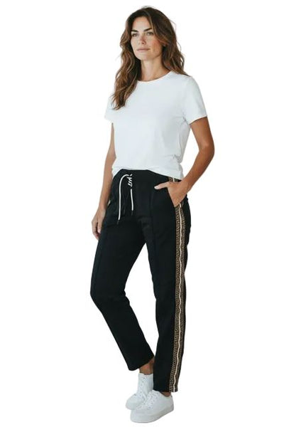 CRINKLED BLACK PANTS WITH SIDE LEOPARD PRINT Pants Eternelle 