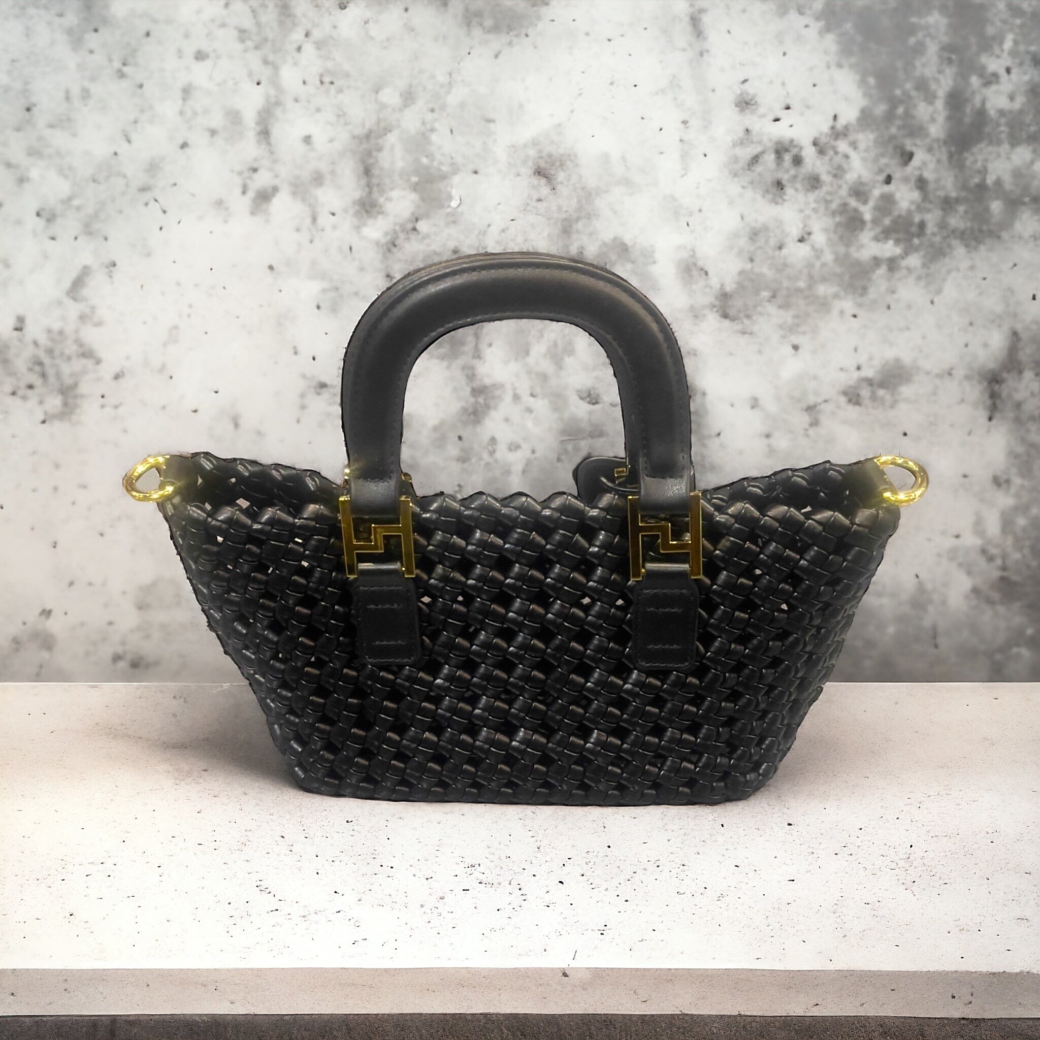 LARGE BLACK WEAVE HANDBAG Handbag FashionWear Collection 