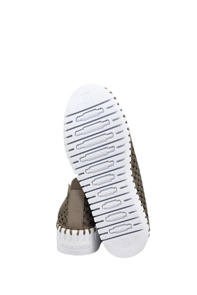 LIGHT WEIGHT PERFORATED ARMY SHOE Flat Ilse Jacobsen 