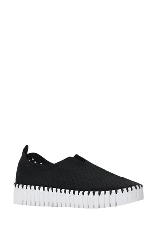 LIGHT WEIGHT PERFORATED BLACK SHOE Flat Ilse Jacobsen 