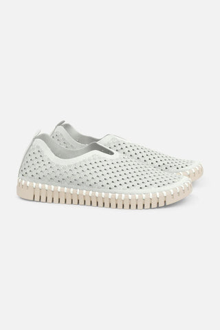 LIGHT WEIGHT PERFORATED WHITE FLAT Flat Ilse Jacobsen 