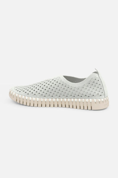 LIGHT WEIGHT PERFORATED WHITE FLAT Flat Ilse Jacobsen 