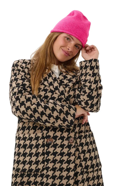 PINK BEANIE WITH RED HEART CULTURE 