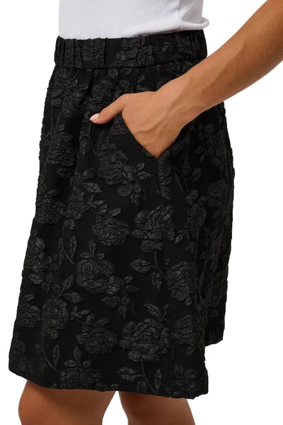 SHORT BLACK TONE ON TONE FLORAL JACQUERED SKIRT Skirt Kaffe 