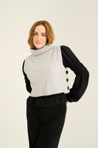 SHORT KNIT VEST WITH BUTTON DETAIL ON SIDES Sweater CREAM 