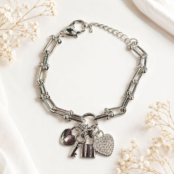 SILVER HEART LOCK PAPERCLIP CHARM BRACELET Bracelet FashionWear Collection 