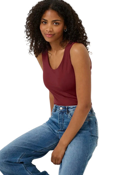 SLEEVELESS BURGUNDY TANK Tank Kaffe 