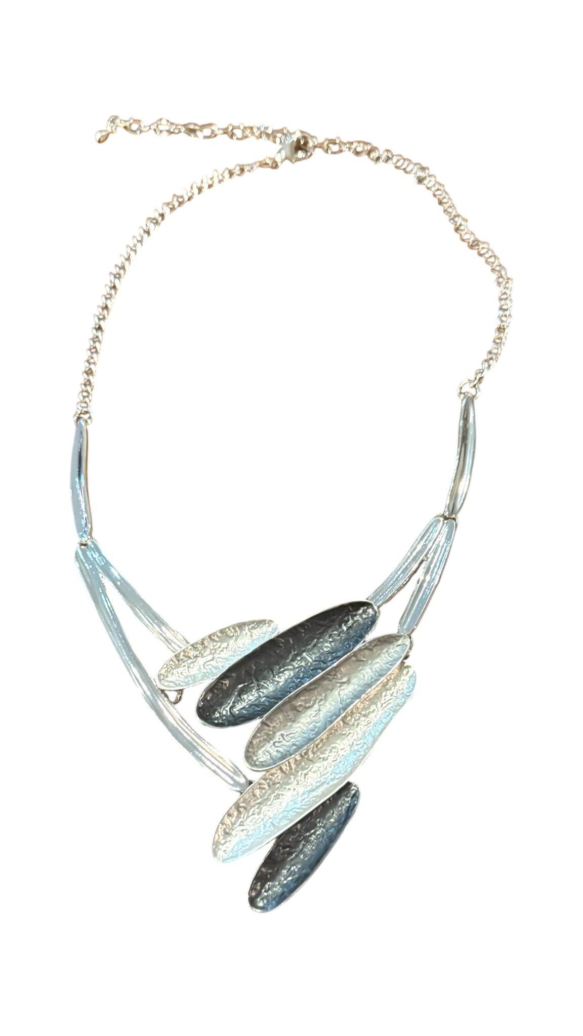 TEXTURED OVAL SHAPED SILVER NECKLACE Necklaces FashionWear Collection Silver 