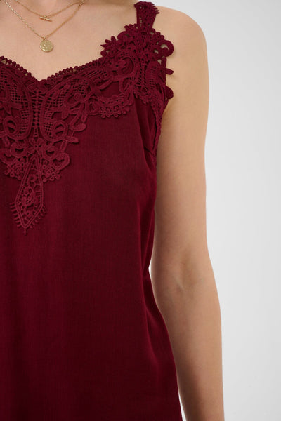 WINE FLOWY TANK WITH LACE NECKLINE AND ADJUSTABLE STRAPS Camisole CREAM 