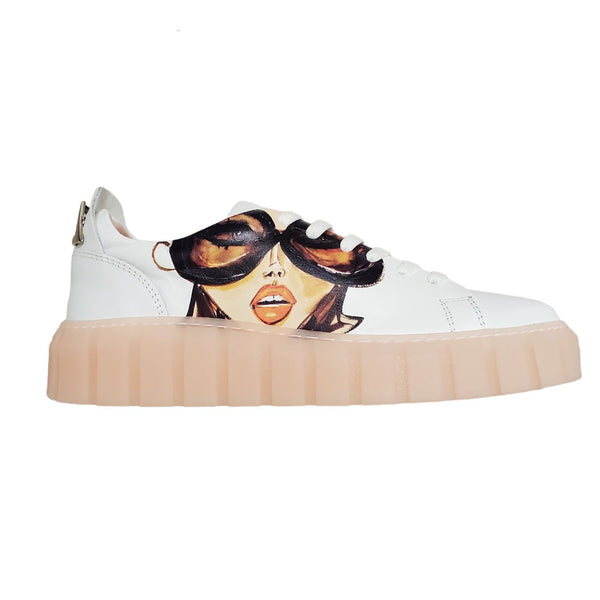 LADY WITH SUNGLASSES WHITE LEATHER RUNNER Runners La Pinta 